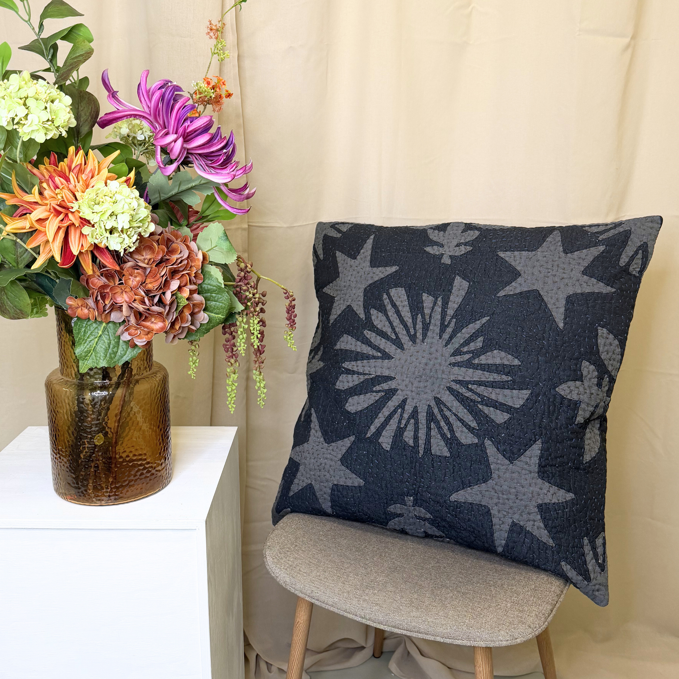 Quiltet pude 60 x 60 blå/grå - vareprøve