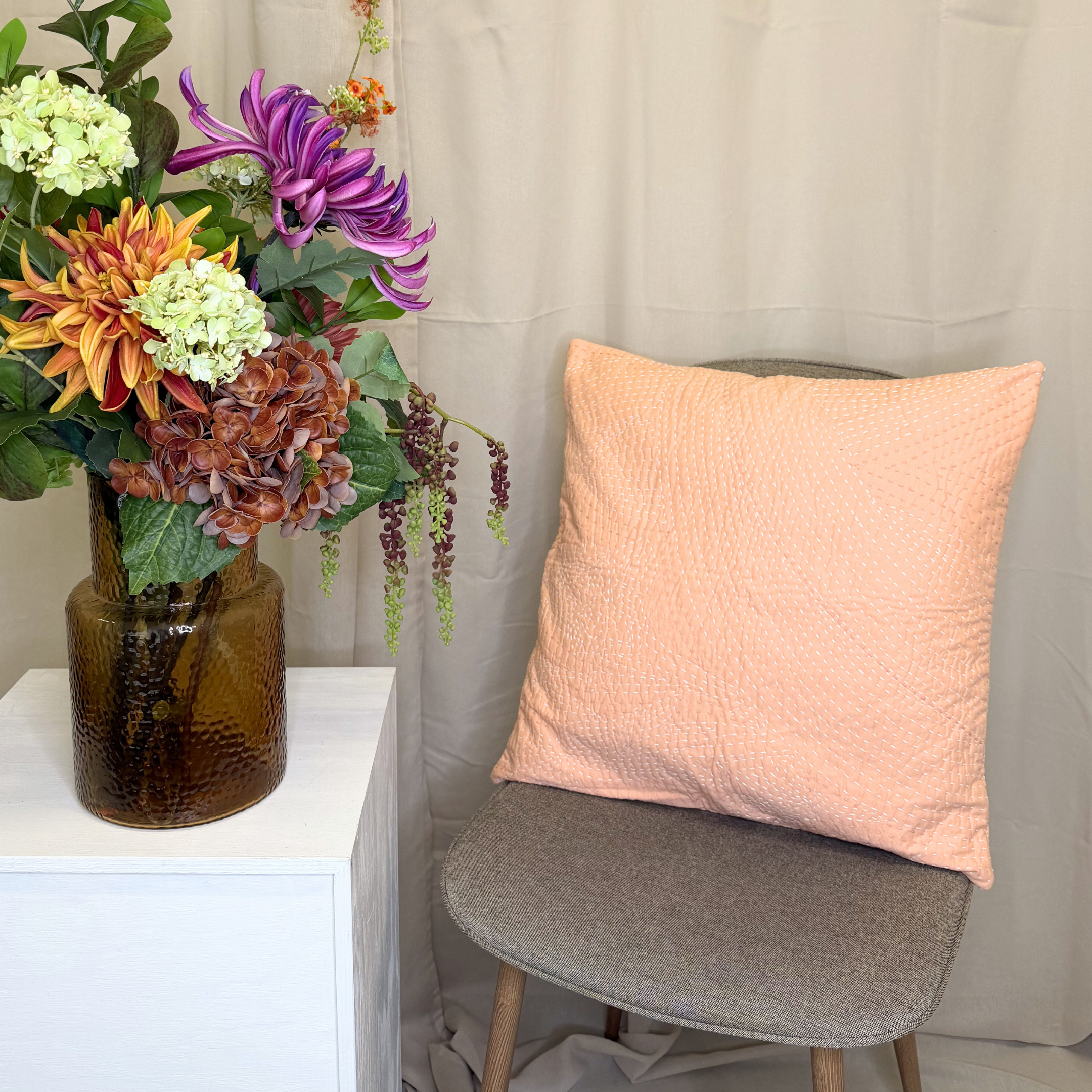 Quiltet pude 50 x 50 (Laksefarvet) - Vareprøve