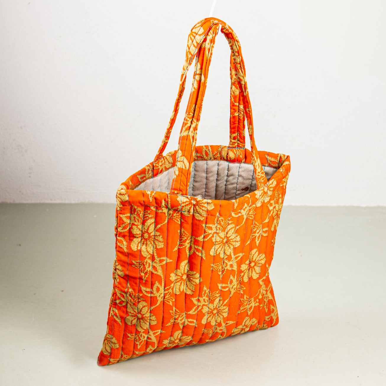 <tc>Silk sari shopper</tc>