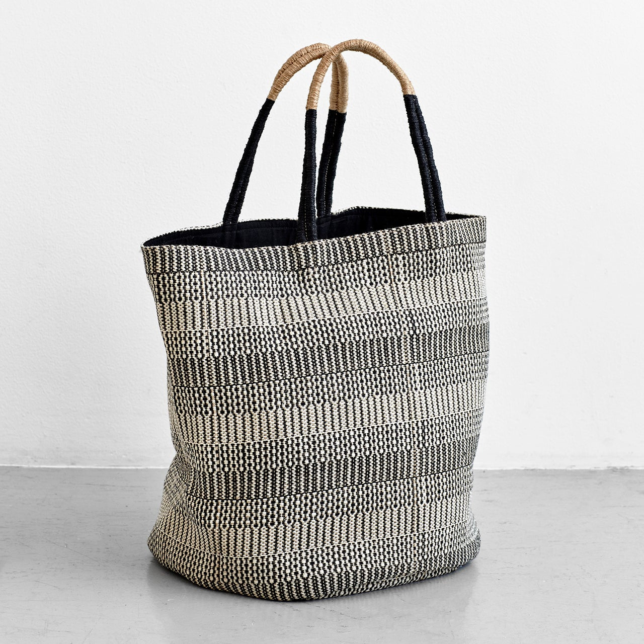 Weekend bag (black jute)