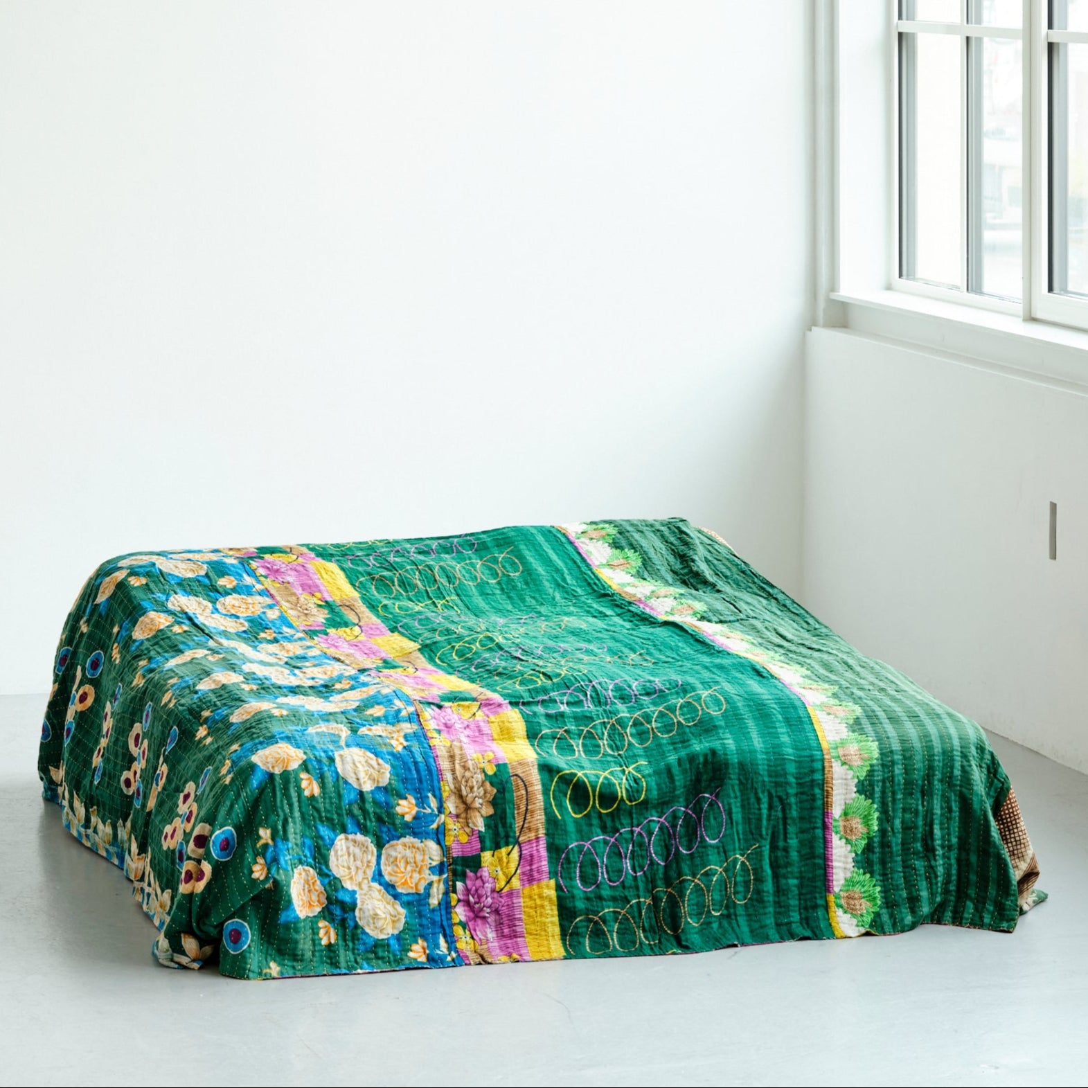 <tc>One-of-a-kind bedspread 240 x 260 cm</tc>