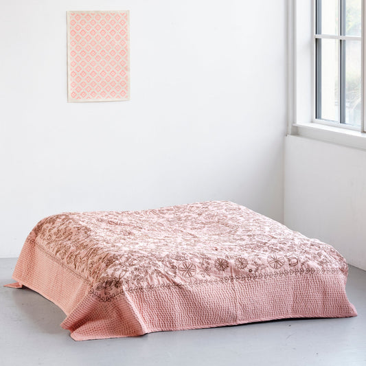 <tc>One-of-a-kind bedspread 240 x 260 cm</tc>