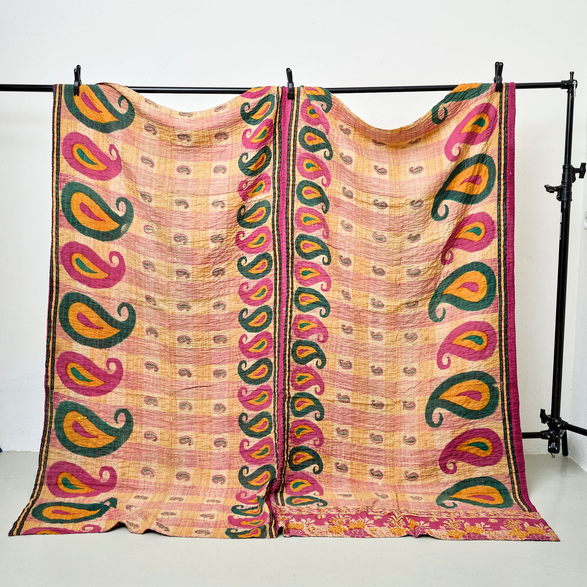 Unika sari kantha tæppe 200 x 200 cm