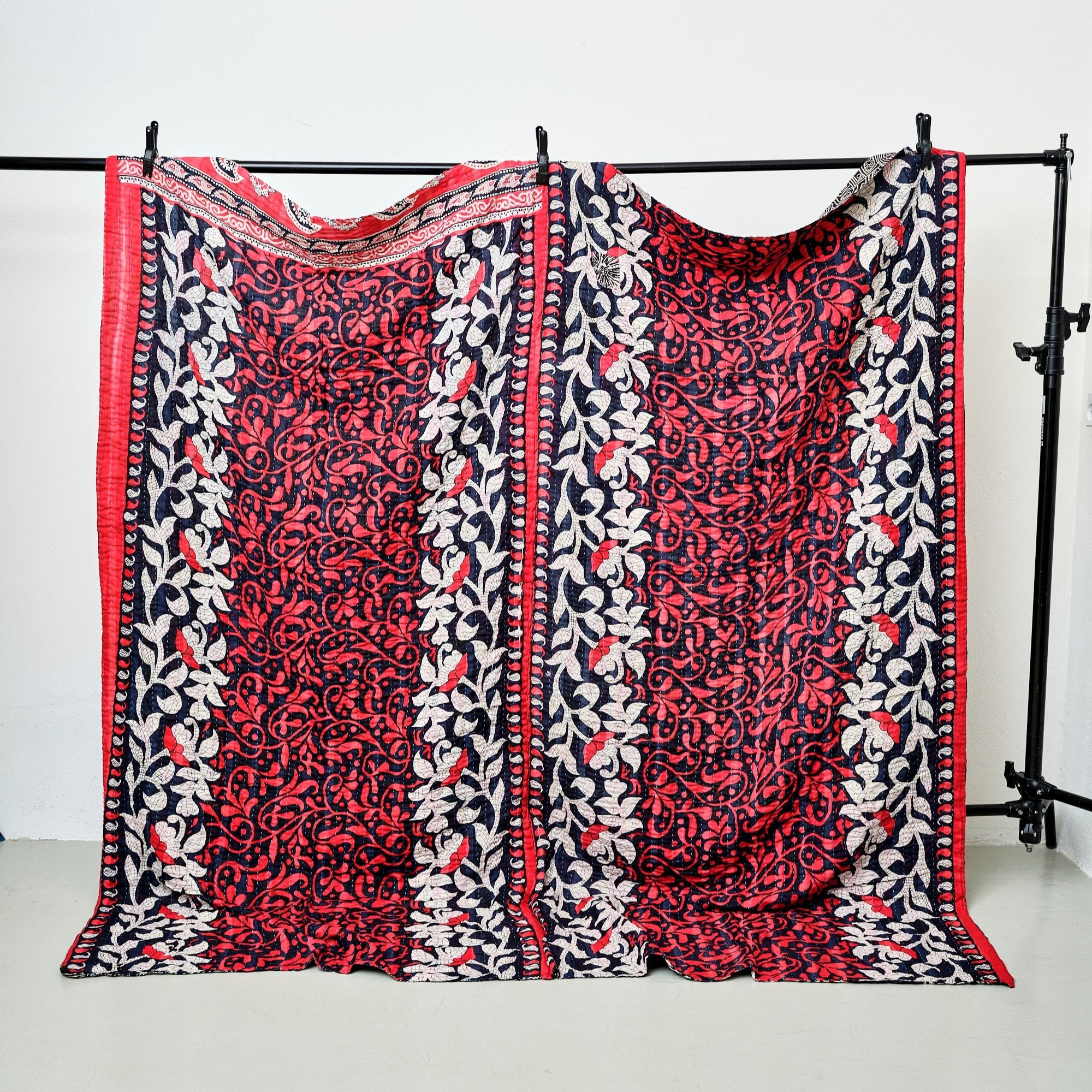 Unika sari kantha tæppe 200 x 200 cm