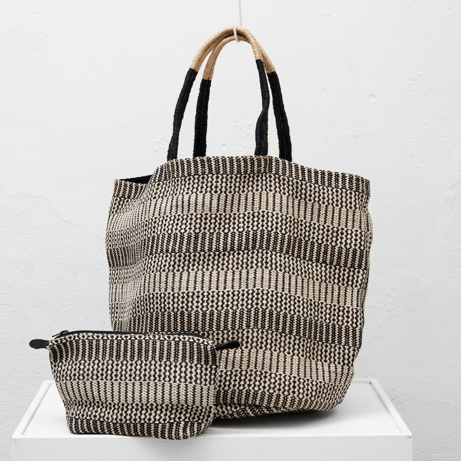 Weekend bag (black jute)