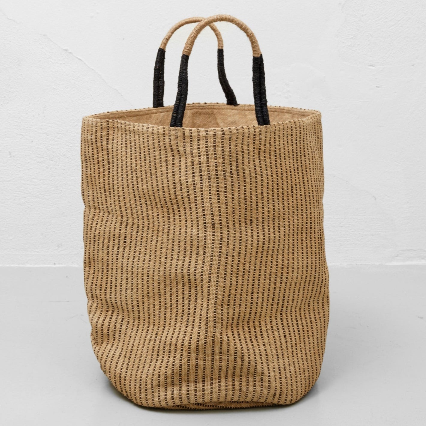 Kurv til opbevaring eller vasketøj (brun stribet)