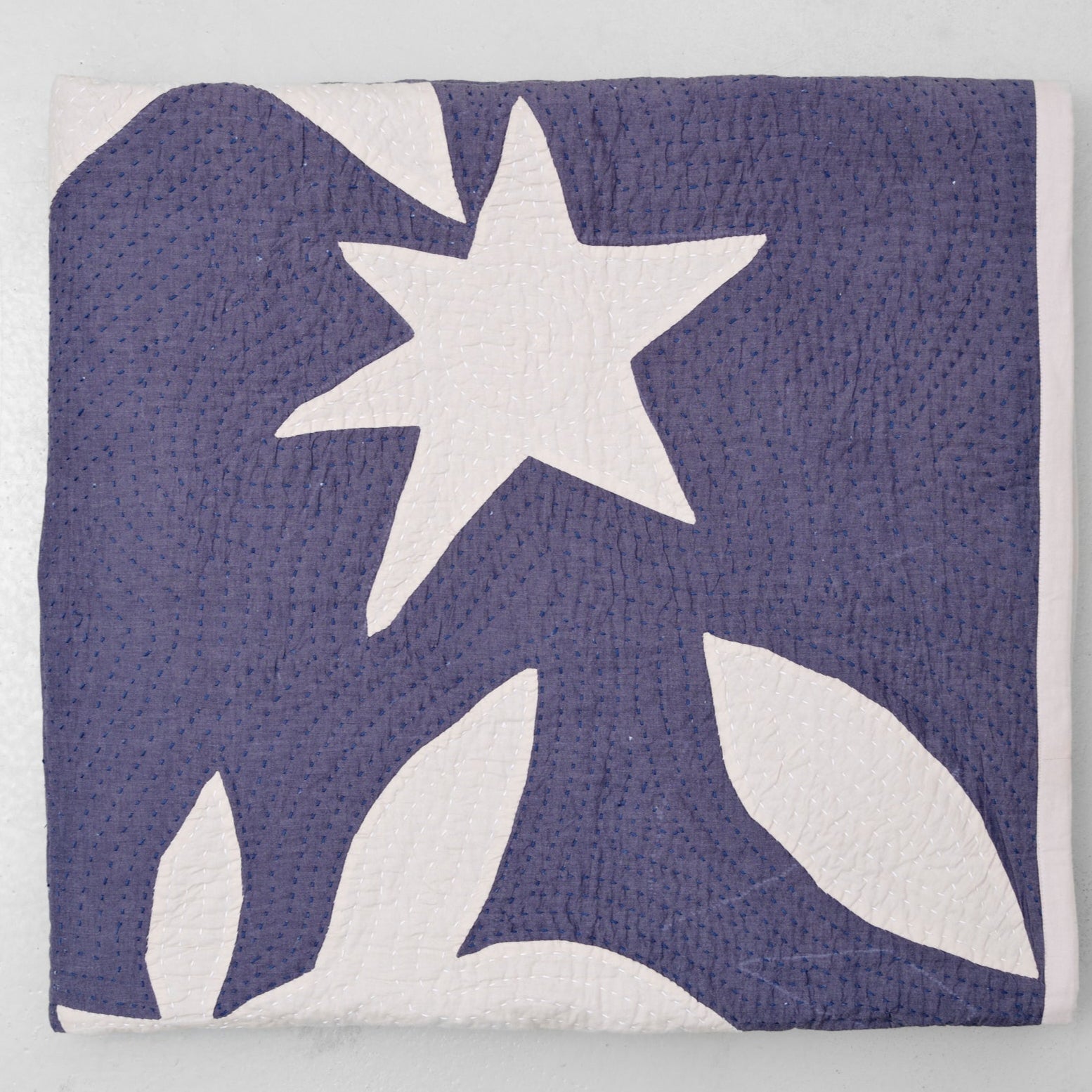 Quiltet sengetæppe 240 x 260 cm (Støvet blå)