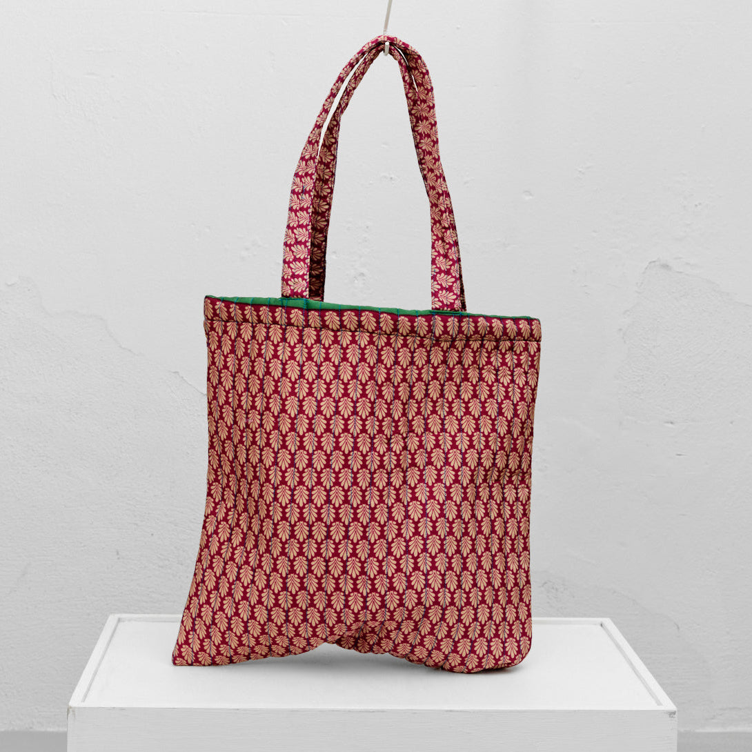 <tc>Silk sari shopper</tc>