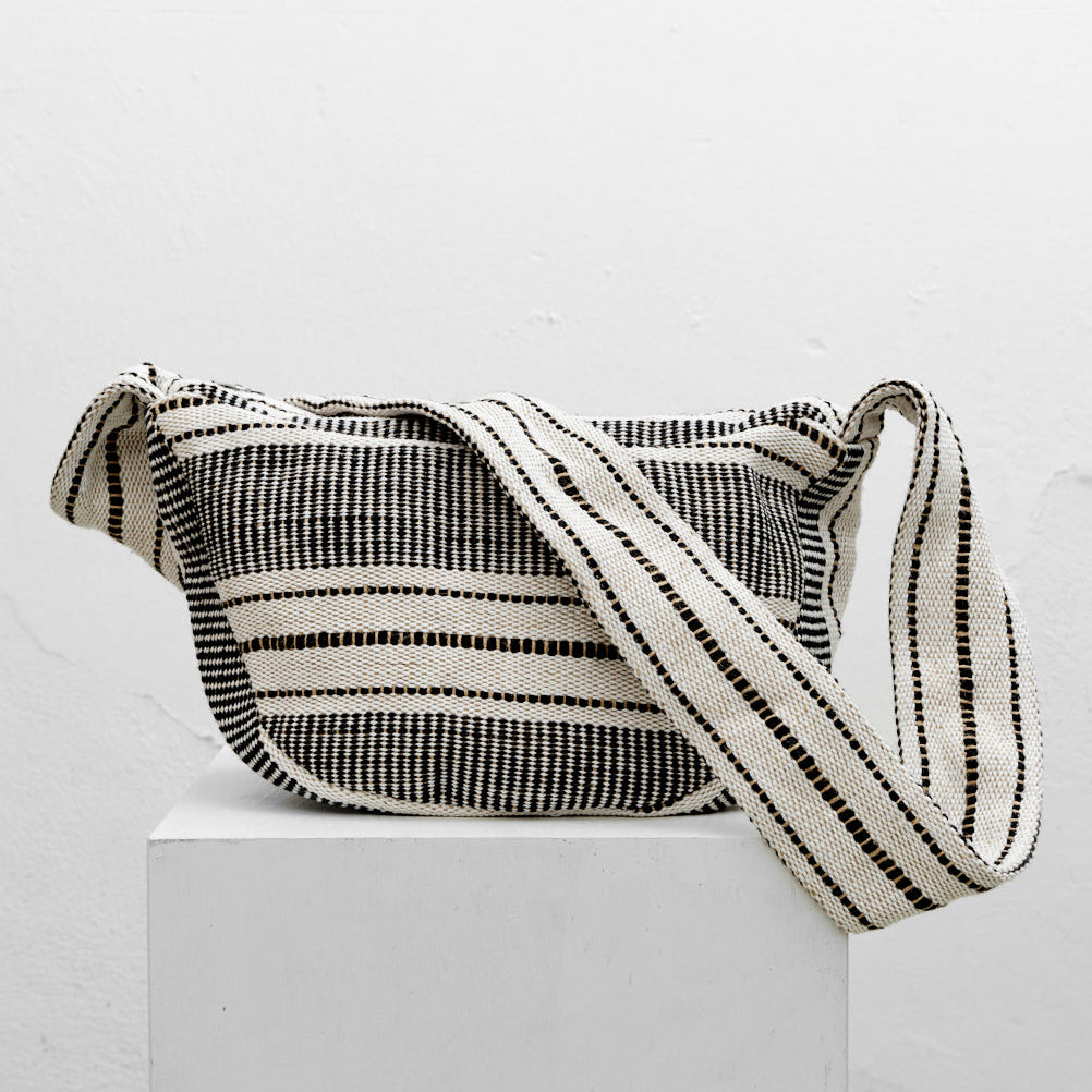 <tc>Belt bag (jute/ multicolored pattern)</tc>