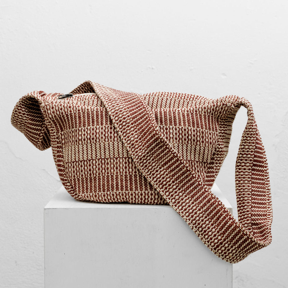 <tc>Belt bag (jute/ multicolored pattern)</tc>