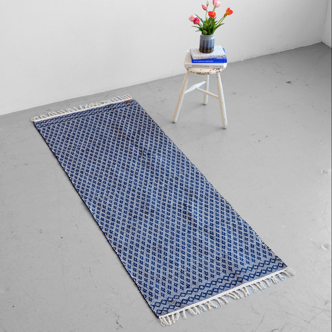 Carpet 120 x 210 cm (black zig-zag)