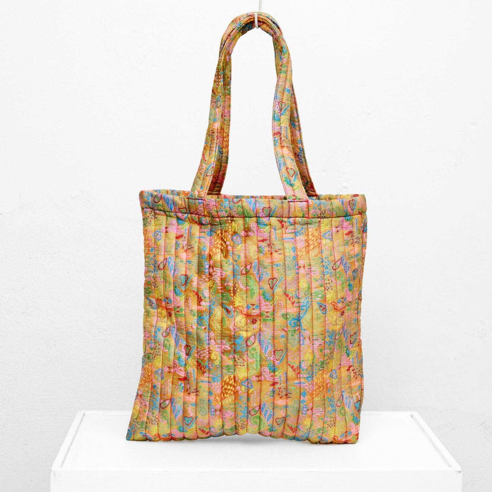 <tc>Silk sari shopper</tc>