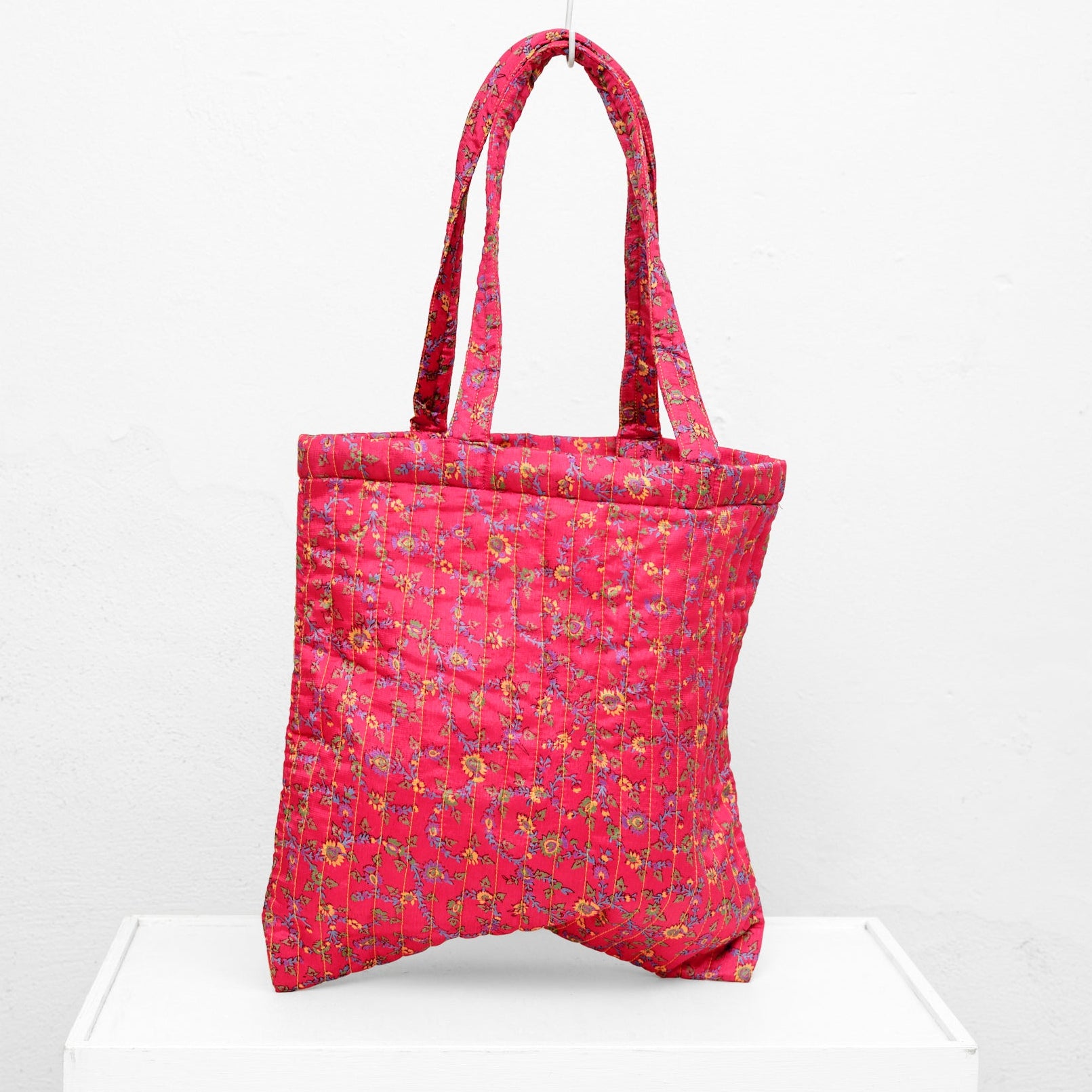 <tc>Silk sari shopper</tc>
