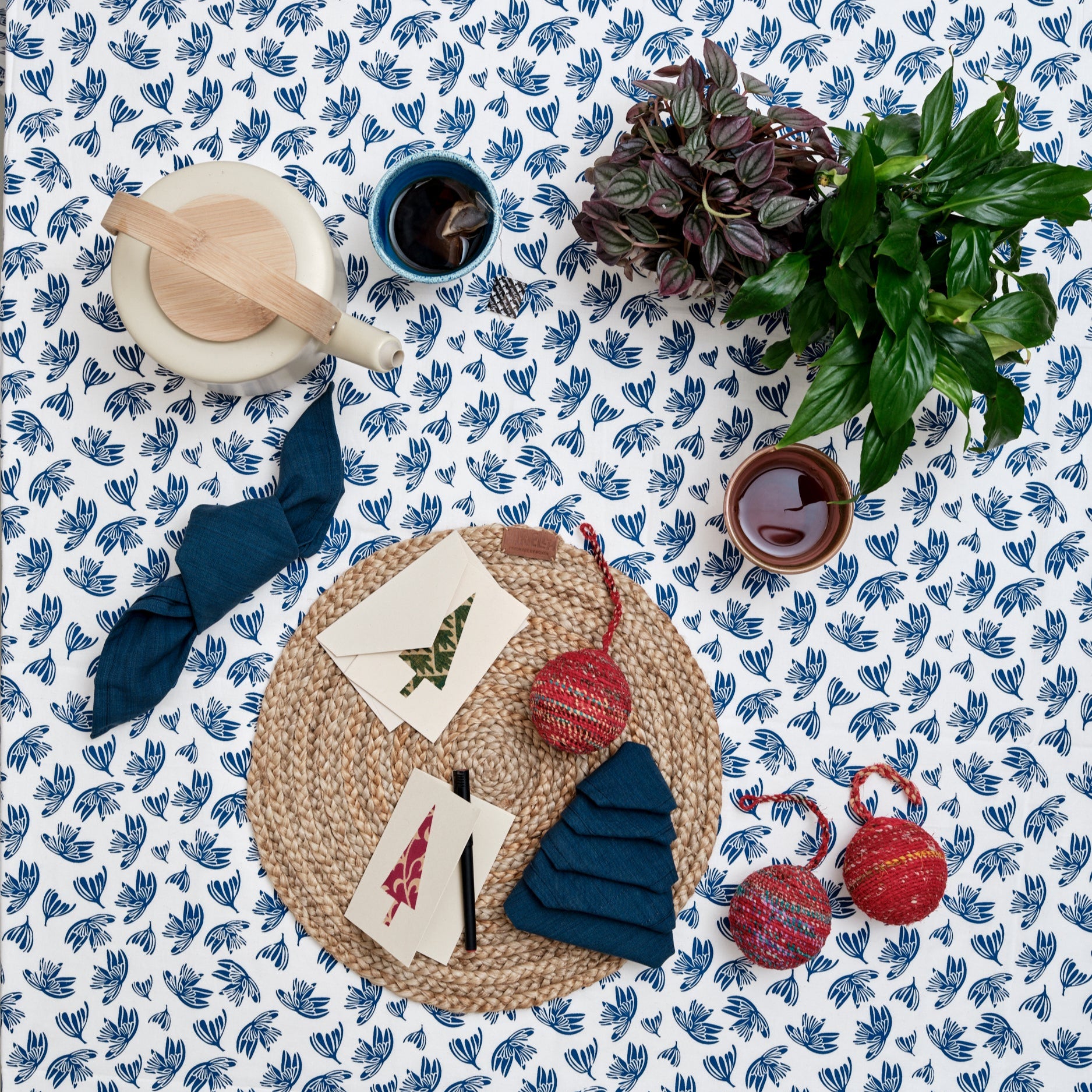 Dug - The golden leaves