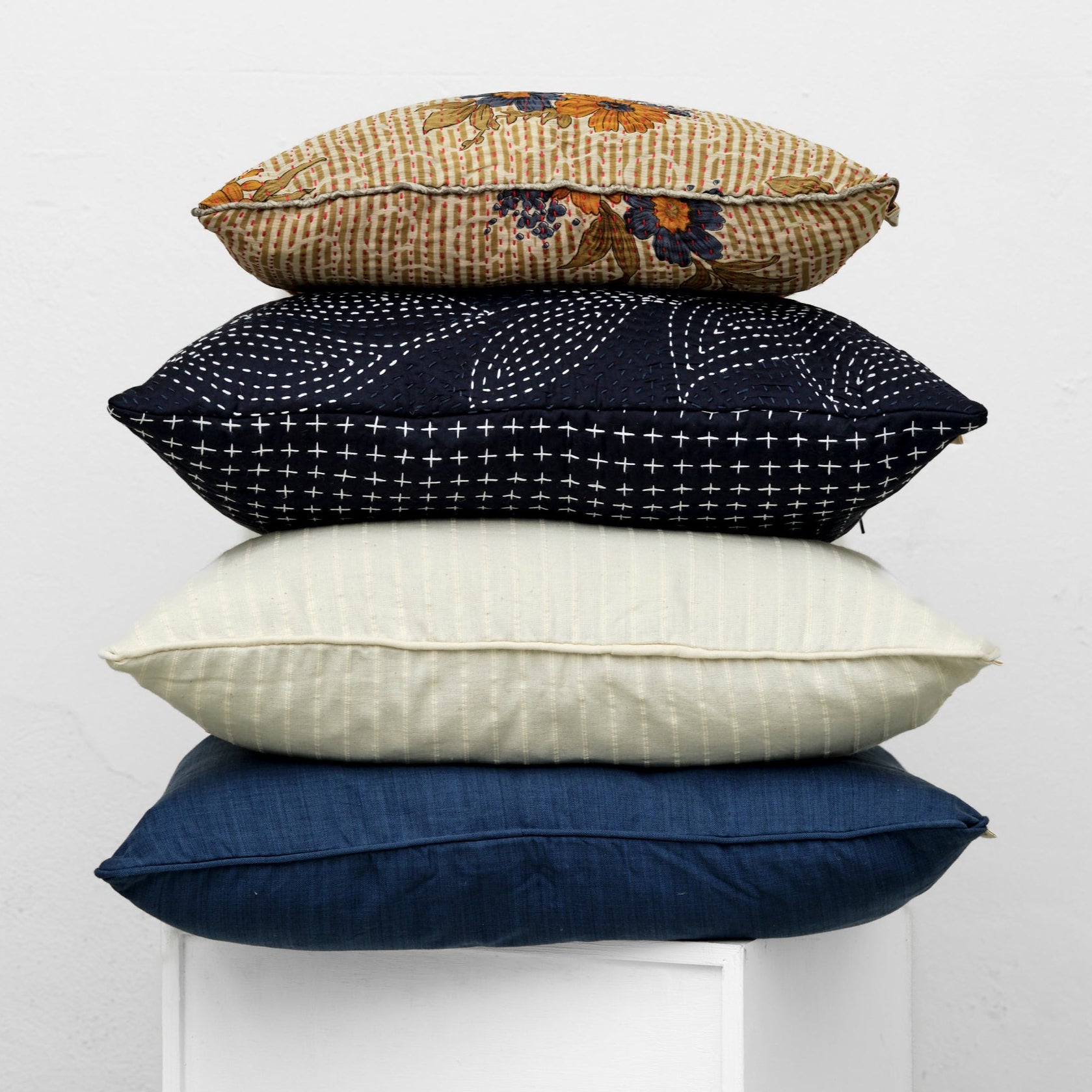 Quiltet pude 60 x 60 (Navy)