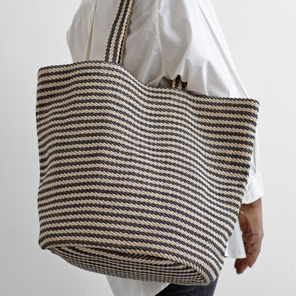 Weekendtaske (sortstribet jute)