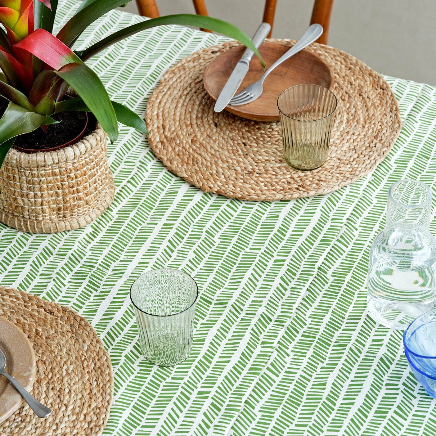 Round jute place mat