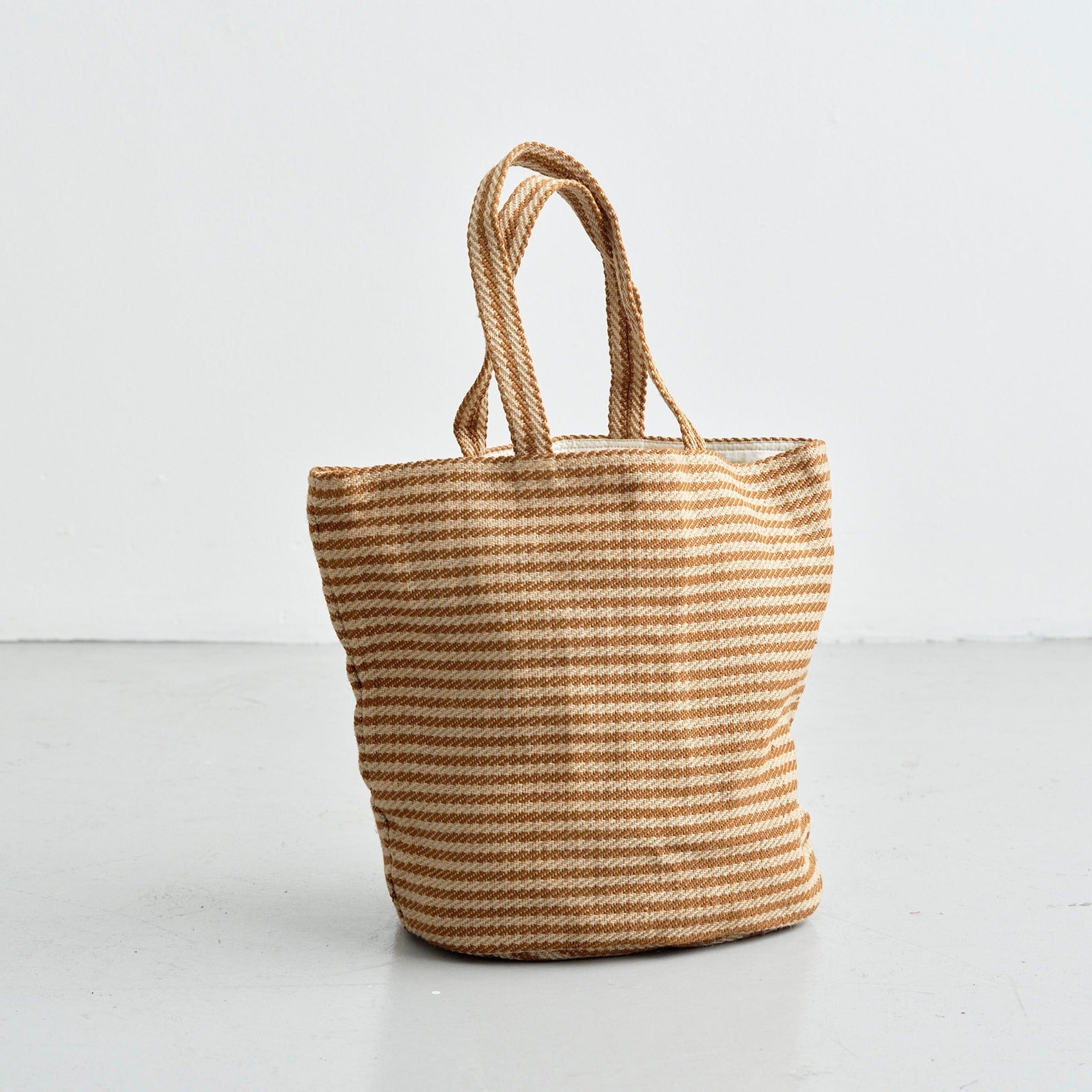 Weekendtaske (brunstribet jute)