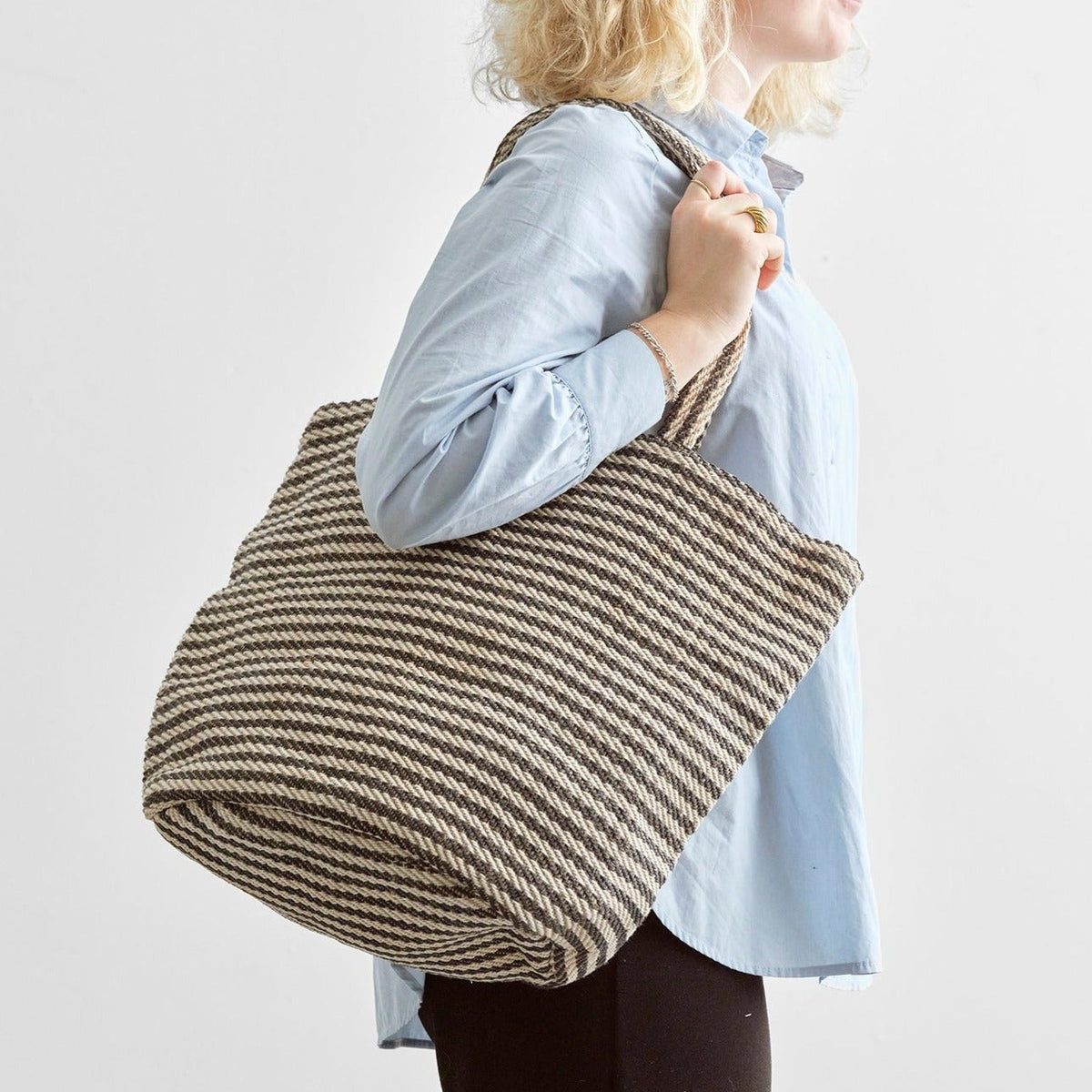 Weekendtaske (sortstribet jute)